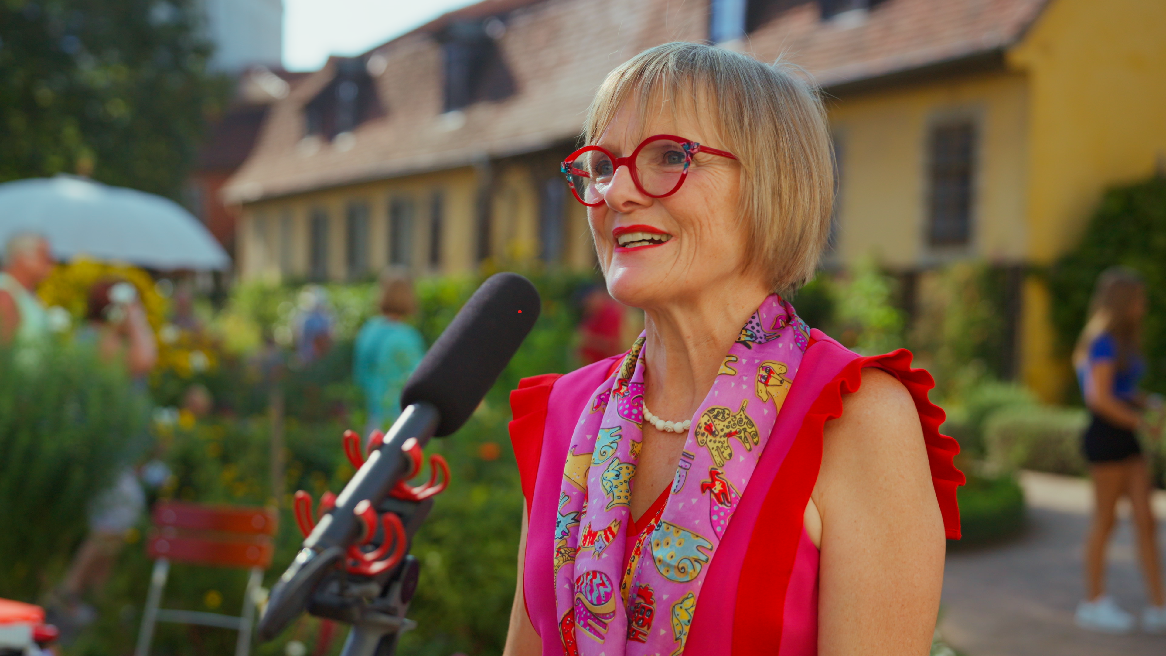 Hero-Bild einer professionellen Eventvideo Produktion, das die Atmosphäre einer Konferenz einfängt.